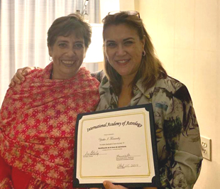 Mónica Escalante, Dean, Departamento de Español (left) and Yesika I. Fernandez, Dipl. I.A.A., Class of 2019